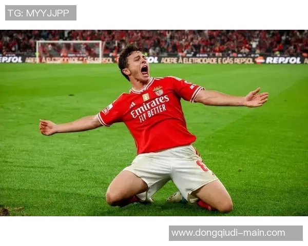 友谊赛曼联与本菲卡战平红牌事件引发全场热议与争议