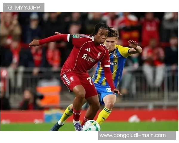 英超经典对决:拜仁与利物浦激战成和引发全场热议